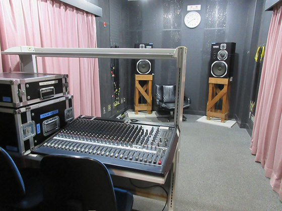 音楽スタジオ調整室